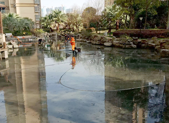 绿春景观池淤泥清理